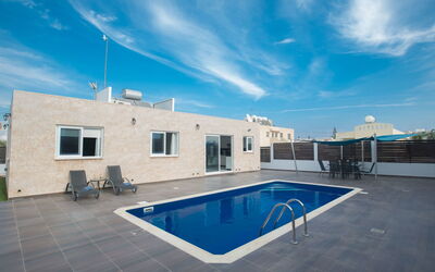 3-Schlafzimmer-Villa in Protaras Zentrum mit Pool