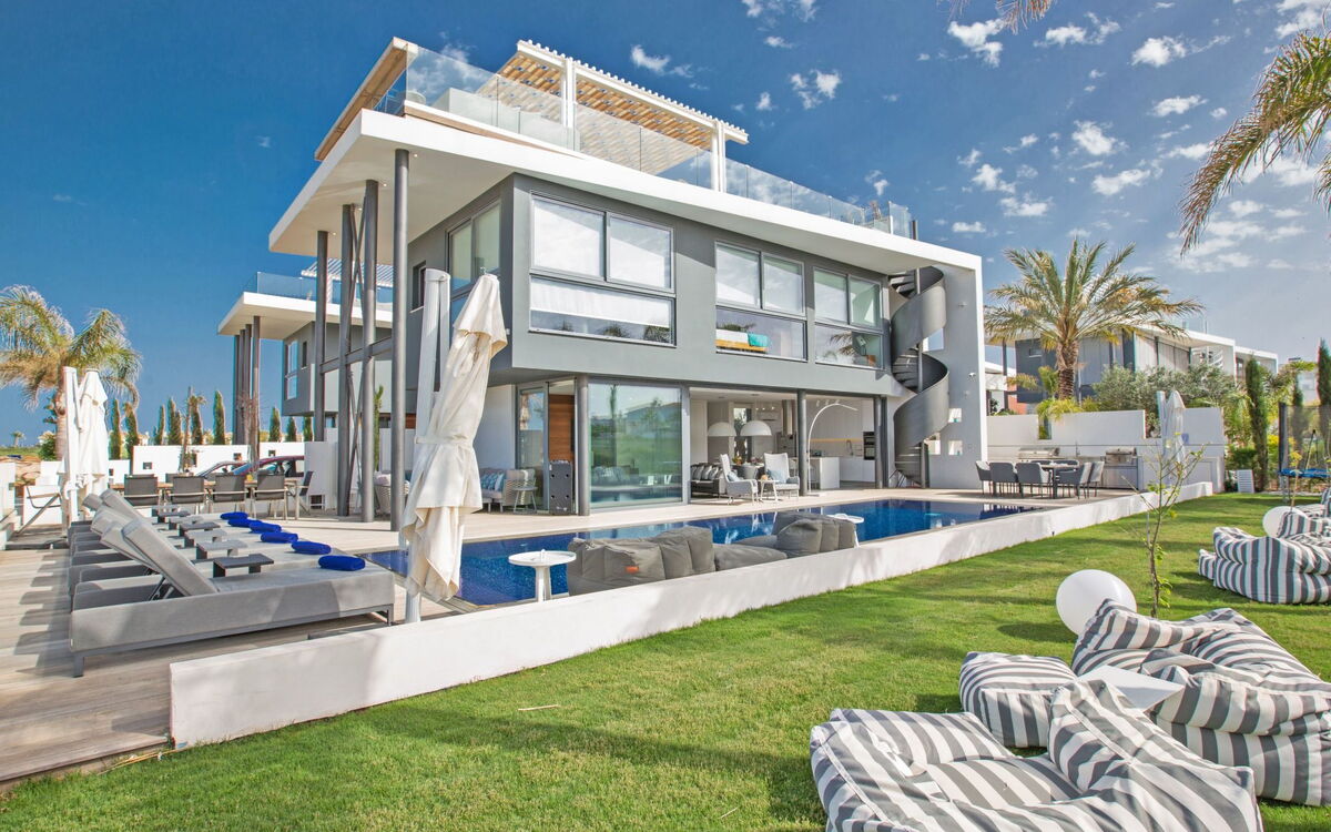 Haus in Paralimni mit Großem Patio