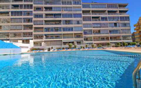 Calpe Calp 882: L'Eau, Bâtiment, Propriété, Ciel, Fenêtre, Piscine, Bleu Azur, Plan D'Eau, Maison, Condominium