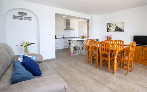 Primun: Meubles, Propriété, Plante, Plante D'Appartement, Table, Cadre, Architecture, Design Intérieur, Bois, Chaise