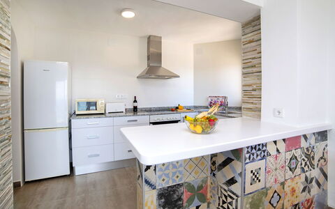 Primun: Cabinetry, Meubles, Comptoir, Propriété, Bâtiment, Cuisinière, Design Intérieur, Bois, Cuisine, Maison