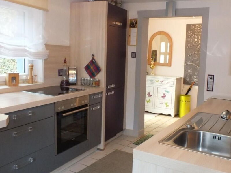 Komfortables Ferienhaus mit Garten und Parkplatz i