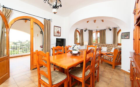 La Vina: Propriété, Pièce, Bâtiment, Meubles, Immobilier, Salle À Manger, Design Intérieur, Table, Maison, Sol