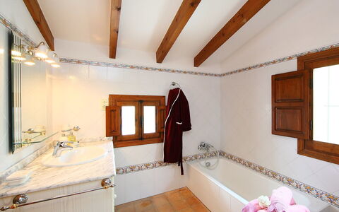 Baile del Sol: Pièce, Propriété, Bâtiment, Plafond, Design Intérieur, Salle De Bains, Maison, Meubles, Sol, Immobilier