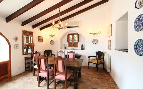 Baile del Sol: Propriété, Pièce, Bâtiment, Plafond, Maison, Design Intérieur, Immobilier, Salle À Manger, Meubles, Domicile