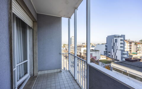Mestrina Apartment: Jour, Appartement, Composite, Balcon, Condominium, Verre, Métal, Aluminium