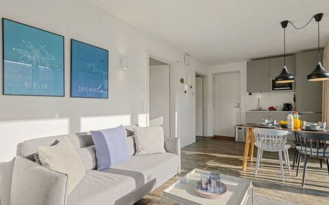 Zur Waldoase (710): Meubles, Design Intérieur, Sol, Sol, Appartement, Pièce, Plafond, Table, Chaise, Salon