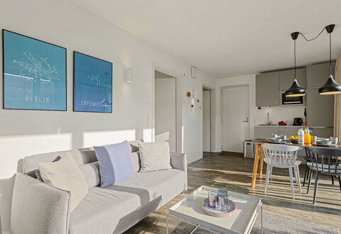 Zur Waldoase (710): Meubles, Design Intérieur, Sol, Sol, Appartement, Pièce, Plafond, Table, Chaise, Salon