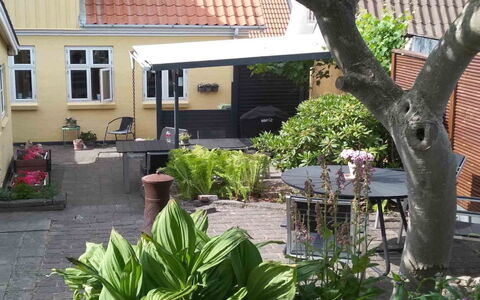 Noreen - 500M from the Sea: Pot De Fleur, Arbuste, Jardin, Plante D'Appartement, Cour, Ombre, Arrière-Cour, Cour, Mobilier De Jardin