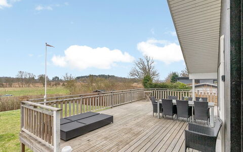 Filisha - 200M from the Sea: Bois, Porche, Parquet, Plate-Forme, Dur, Balustrade, Balcon, Domicile, Planche, Tache De Bois