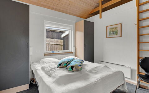 Filisha - 200M from the Sea: Mur, Design Intérieur, Chambre, Sol, Bois, Plafond, Lit, Sol, Pièce, Drap De Lit