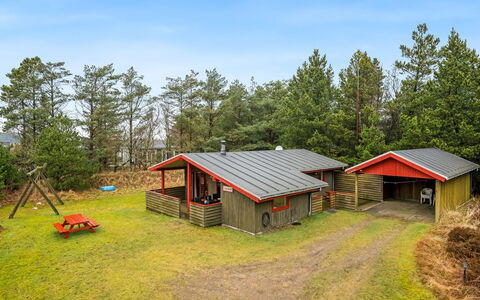 Samine - 1.2Km from the Sea: Domicile, Toit, Maison, Porte, Chalet, Ombre, Jardin, Couverture De Sol, Porche, Cour