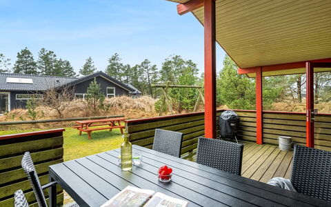 Samine - 1.2Km from the Sea: Domicile, Toit, Maison, Porte, Chalet, Ombre, Jardin, Couverture De Sol, Porche, Cour