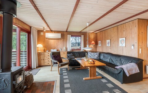 Samine - 1.2Km from the Sea: Domicile, Toit, Maison, Porte, Chalet, Ombre, Jardin, Couverture De Sol, Porche, Cour