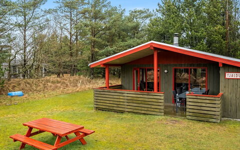 Samine - 1.2Km from the Sea: Domicile, Toit, Maison, Porte, Chalet, Ombre, Jardin, Couverture De Sol, Porche, Cour