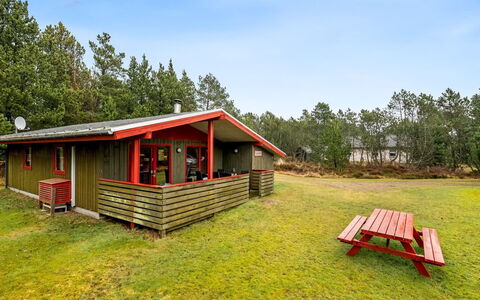 Samine - 1.2Km from the Sea: Domicile, Toit, Maison, Porte, Chalet, Ombre, Jardin, Couverture De Sol, Porche, Cour