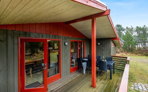 Samine - 1.2Km from the Sea: Domicile, Toit, Maison, Porte, Chalet, Ombre, Jardin, Couverture De Sol, Porche, Cour