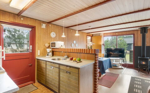 Samine - 1.2Km from the Sea: Bois, Design Intérieur, Plafond, Sol, Meubles, Sol, Cuisine, Comptoir, Tache De Bois, Pièce