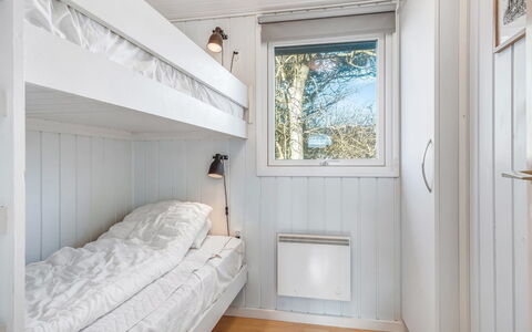 Galmand - 75M to the Fjord: Bois, Chambre, Domicile, Literie, Lit, Drap De Lit, Cadre De Lit, Plafond, Tache De Bois, Planche