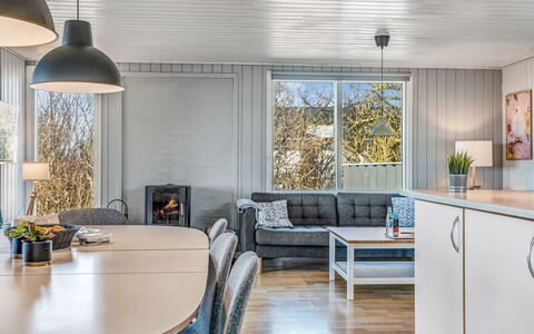 Galmand - 75M to the Fjord: Bois, Design Intérieur, Meubles, Plafond, Domicile, Canapé, Salon, Luminaire, Chaise