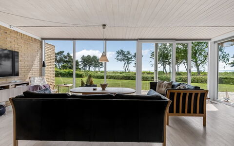 Ellanora - 50M from the Sea: Piscine, Mobilier De Jardin, Meubles, Recours, Dalle, Eco Hôtel, Ombre, Chaise, Loisir, Biens