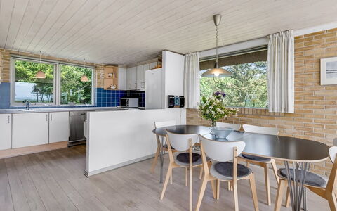 Ellanora - 50M from the Sea: Piscine, Mobilier De Jardin, Meubles, Recours, Dalle, Eco Hôtel, Ombre, Chaise, Loisir, Biens