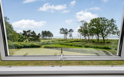 Ellanora - 50M from the Sea: Piscine, Mobilier De Jardin, Meubles, Recours, Dalle, Eco Hôtel, Ombre, Chaise, Loisir, Biens
