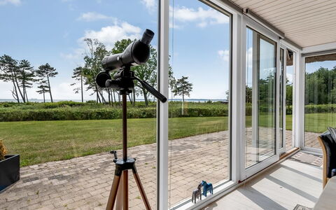 Ellanora - 50M from the Sea: Piscine, Mobilier De Jardin, Meubles, Recours, Dalle, Eco Hôtel, Ombre, Chaise, Loisir, Biens