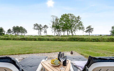 Ellanora - 50M from the Sea: Piscine, Mobilier De Jardin, Meubles, Recours, Dalle, Eco Hôtel, Ombre, Chaise, Loisir, Biens