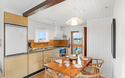 Pihla - 150M from the Sea: Bois, Sol, Design Intérieur, Sol, Plafond, Dur, Tache De Bois, Parquet, Cuisine, Pièce