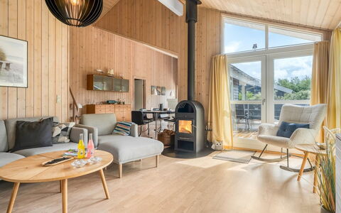Alisa - 1.9Km from the Sea: Bois, Design Intérieur, Sol, Plafond, Sol, Salon, Parquet, Pièce, Meubles, Dur