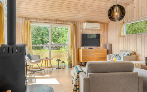 Alisa - 1.9Km from the Sea: Sol, Bois, Design Intérieur, Meubles, Sol, Canapé, Salon, Parquet, Plafond, Pièce
