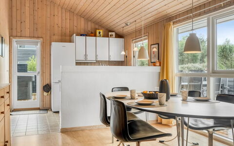 Alisa - 1.9Km from the Sea: Meubles, Design Intérieur, Cuisine, Sol, Bois, Comptoir, Plafond, Sol, Luminaire, Table Cuisine Et Salle A Manger