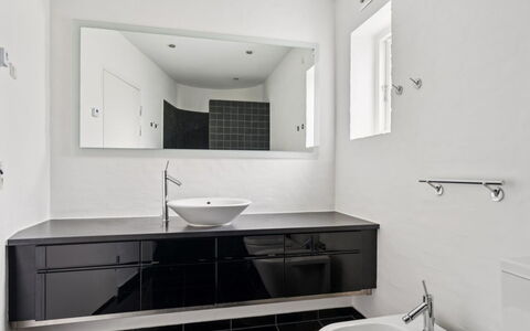 Annrike - 900M from the Sea: Lavabo, Design Intérieur, Sol, Luminaire Plomberie, Mur, Salle De Bains, Évier, Sol, Armoire De Toilette, Comptoir