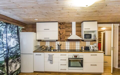 Villa Vilho: Design Intérieur, Sol, Meubles, Bois, Cuisine, Plafond, Comptoir, Pièce, Sol, Cabinetry