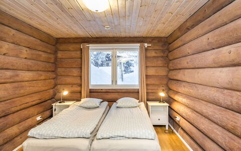 Villa Vilho: Bois, Chambre, Plafond, Sol, Sol, Lit, Tache De Bois, Dur, Pièce, Literie