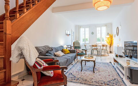 Girofla: Meubles, Design Intérieur, Sol, Mur, Sol, Canapé, Bois, Pièce, Salon, Plafond