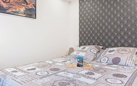 Vent D'Est: Lit, Literie, Meubles, Design Intérieur, Chambre, Drap De Lit, Sol, Mur, Linge, Sol