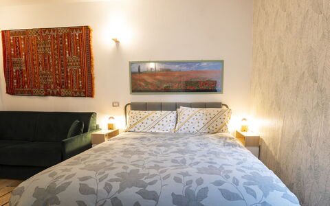 Studio T: Lit, Meubles, Design Intérieur, Literie, Chambre, Drap De Lit, Mur, Sol, Pièce, Sol