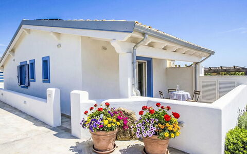 Valledoria 23: Bleu, Domicile, Toit, Porte, Ombre, Biens, Balcon, Conception, Villa, Plante D'Appartement