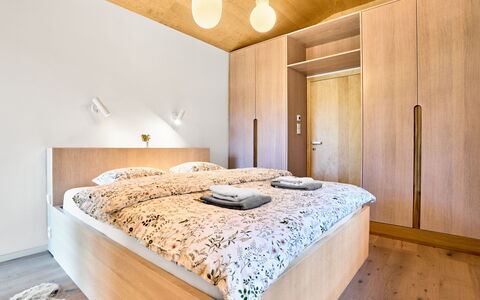 Popcorn: Design Intérieur, Lit, Chambre, Bois, Sol, Plafond, Sol, Pièce, Cadre De Lit, Literie