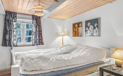 Jouni - 18Km from the Sea: Meubles, Design Intérieur, Lit, Chambre, Bois, Plafond, Sol, Literie, Drap De Lit, Pièce