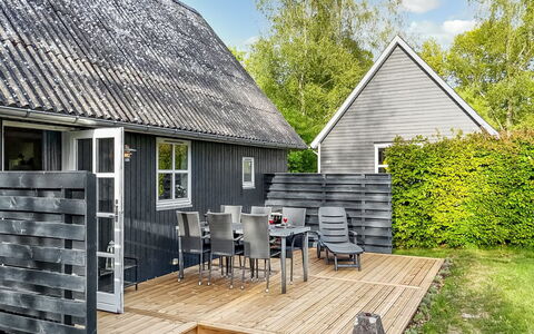 Tomassine: Toit, Chalet, Domicile, Siding, Jardin, Ombre, Batiments Jardin, Arrière-Cour, Pelouse, Cour