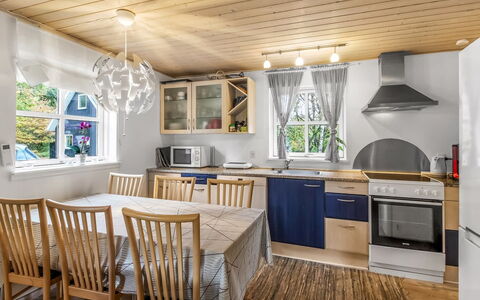 Tomassine: Meubles, Design Intérieur, Sol, Bois, Plafond, Sol, Cuisine, Luminaire, Pièce, Éclairage