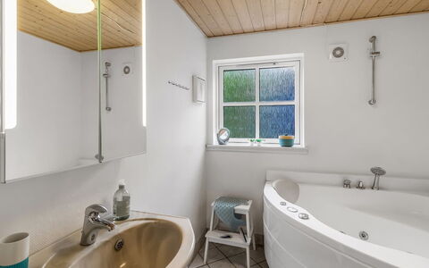 Tomassine: Luminaire Plomberie, Design Intérieur, Sol, Salle De Bains, Plafond, Bois, Sol, Robinet, Baignoire, Plomberie