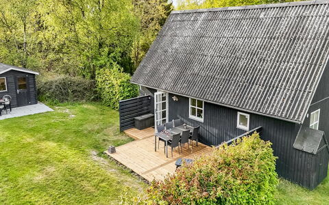 Tomassine: Toit, Maison, Chalet, Siding, Pelouse, Batiments Jardin, Jardin, Cabanon, Ferme, Cour