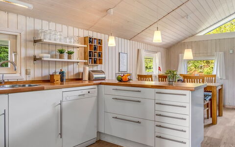 Josef - 1.2Km from the Sea: Cuisine, Sol, Appareil De Cuisine, Comptoir, Design Intérieur, Bois, Meubles, Plafond, Cabinetry, Sol