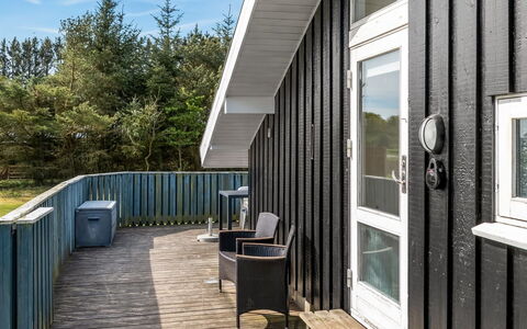 Josef - 1.2Km from the Sea: Bois, Architecture, Porche, Domicile, Composite, Porte, Siding, Planche, Dur, Plate-Forme