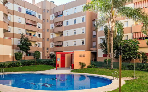 El Pinillo: Jour, Arbre, Bâtiment, Appartement, Zone Résidentielle, Ville, Quartier, Condominium, Design Urbain, Établissements Humains