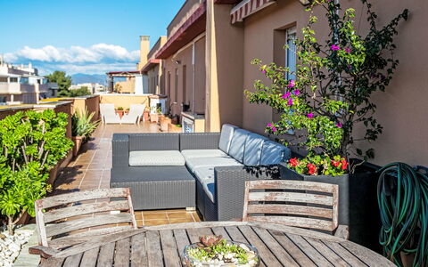 El Pinillo: Meubles, Design Urbain, Mobilier De Jardin, Appartement, Pot De Fleur, Balcon, Chaise, Jardin, Plante D'Appartement, Eco Hôtel